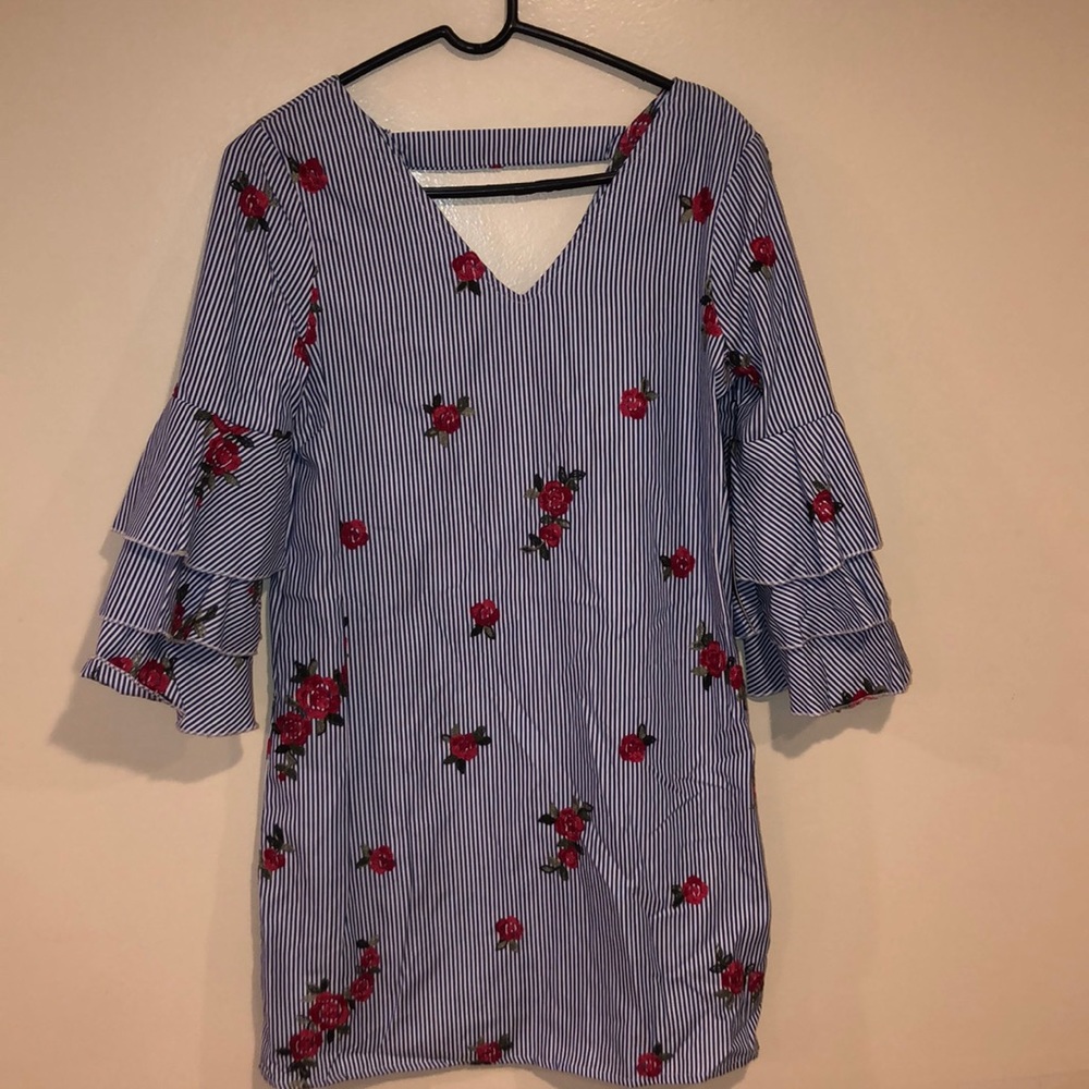 MAX SPORT Striped Floral Shift Ruffle Sleeve